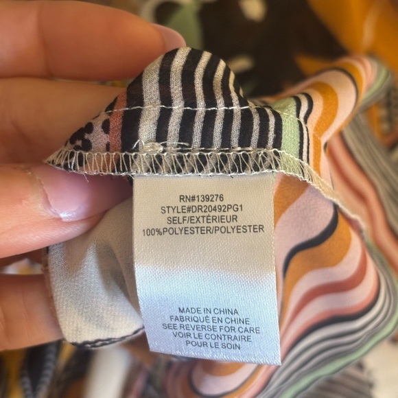 DR2 Multicolor Abstract Kimono - Picture 7 of 9